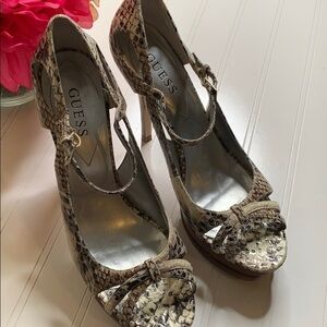 Guess snakeskin peep toe Heel - Sz 9.5. MCH0838D